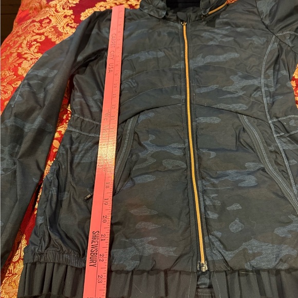 lululemon athletica Navy Camouflage Puffer Jacket - Picture 4 of 6